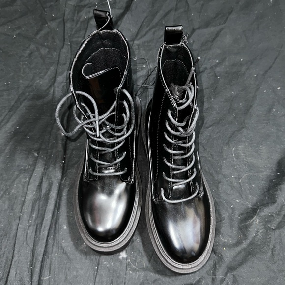 Forever 21 black glossy combat boots - Picture 3 of 8